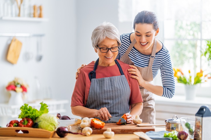 Mother and daughter preparing a kidney friendly diet for dialysis patient